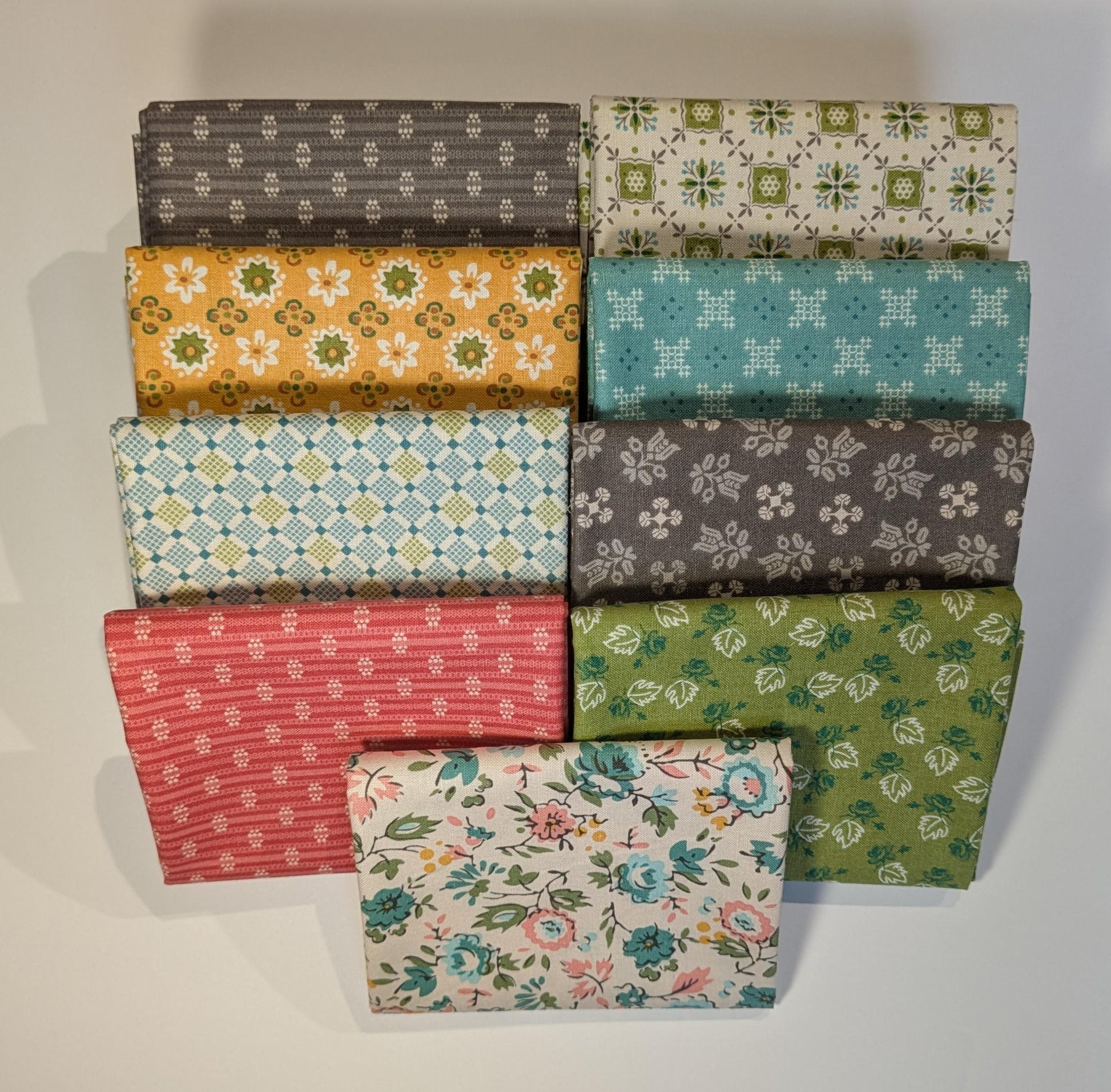 Loose Fat Quarters (1) Piece and Plenty by Lori Holt for Riley Blake Floral Pre Cut Shop Cut Fat Quarters Pick and Choose Your Favorites